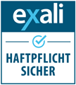 Ein Rechteck mit der Beschriftung exali Haftpflicht Sicher und einem blauen Häkchen in Form einer Checkbox