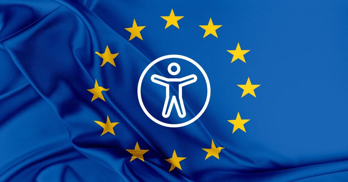 Eine blaue Flagge mit gelben Sternen und ein weißes Barrierefreiheits-Icon als Symbol für den European Accessibility Act