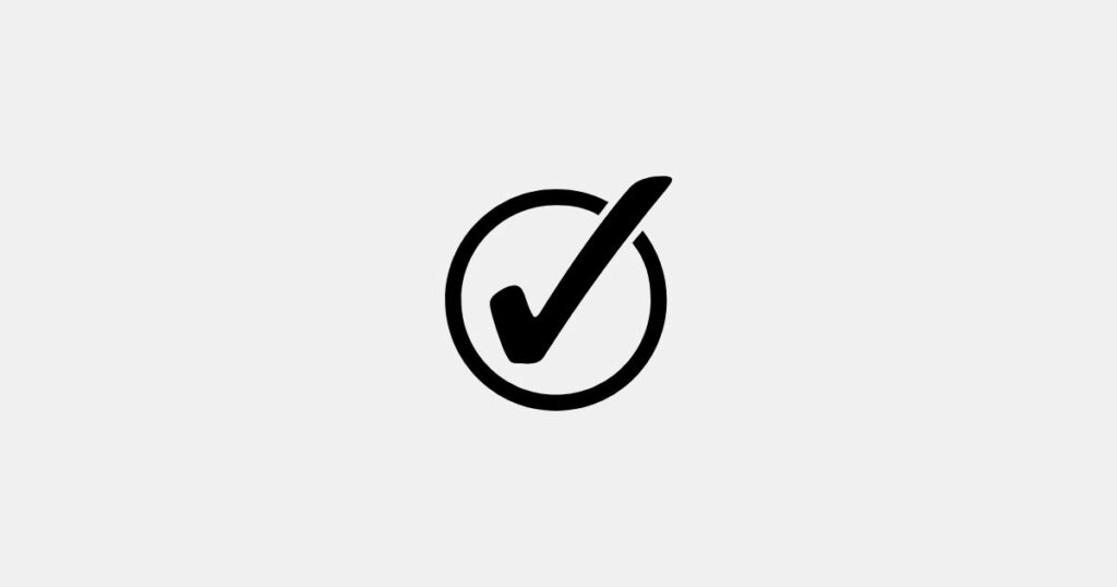 Ein schwarzes Häkchen in einem Kreis als Symbol für Websites auf Barrierefreiheit testen
