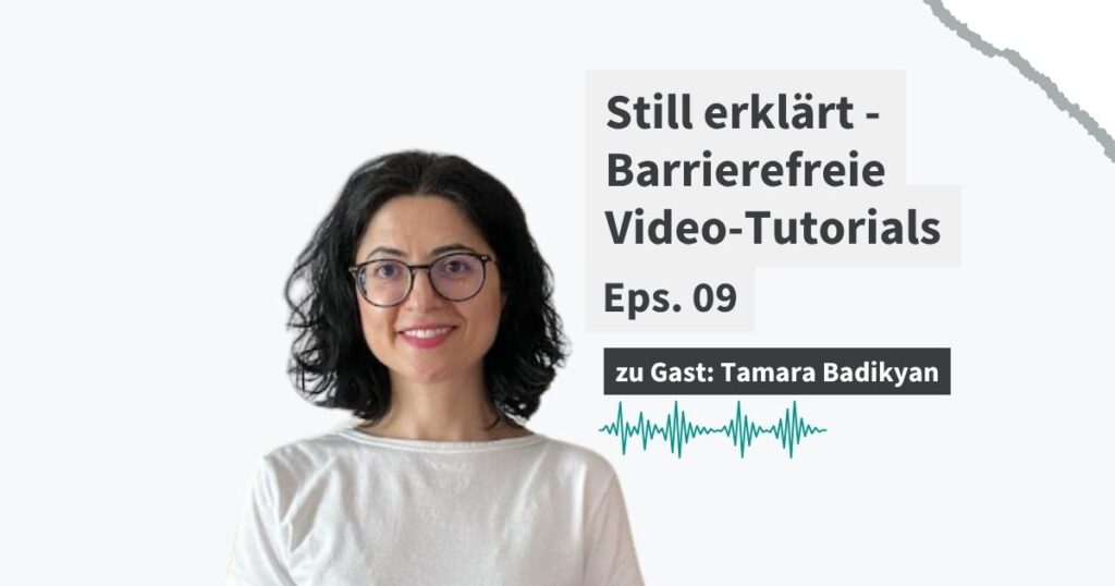 Podcast Cover von einer Frau mit dunklen langen Haaren und einer Brille lächelnd mit dem Titel Still erklärt Barrierefreie Video Tutorials Episode 9